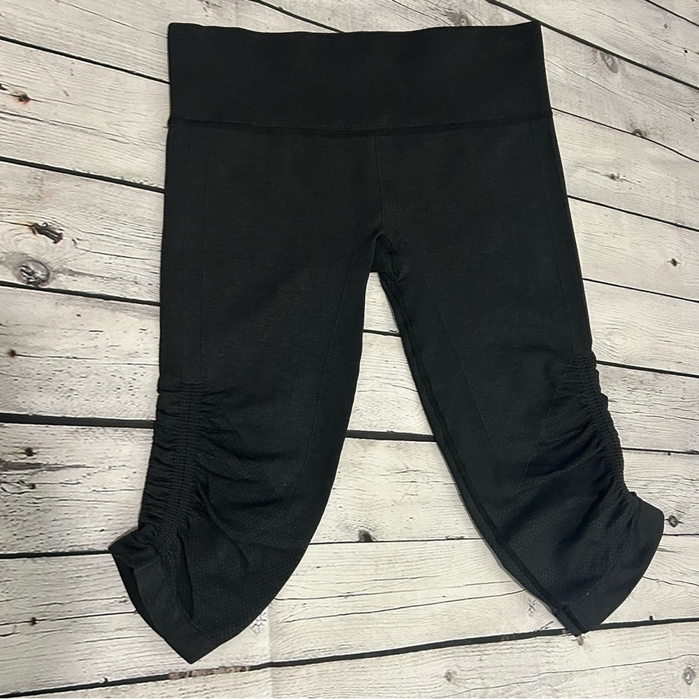 Lululemon Leggings Ladies Size 8 Black Ruched Side